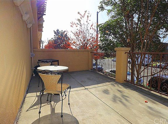 3rd image of 2652 Cabrillo Ave