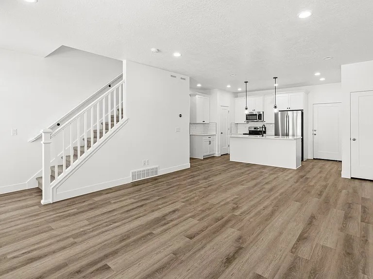 2040 W 775 N — Photo 4