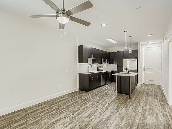 3101 Smith St - Web Quality - 002 - 03 325 Living Room