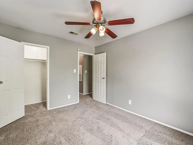 Spring Hill Village Apartments — Photo 22