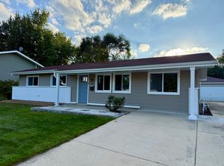 1420 Cooper Rd, Hoffman Estates, IL 60169