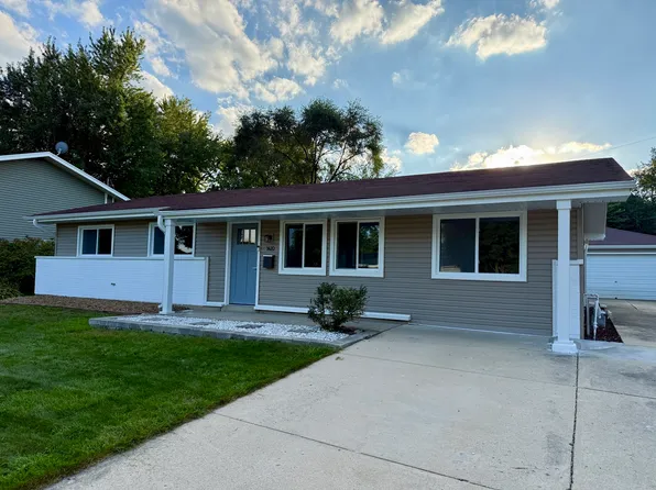 1420 Cooper Rd, Hoffman Estates, IL 60169