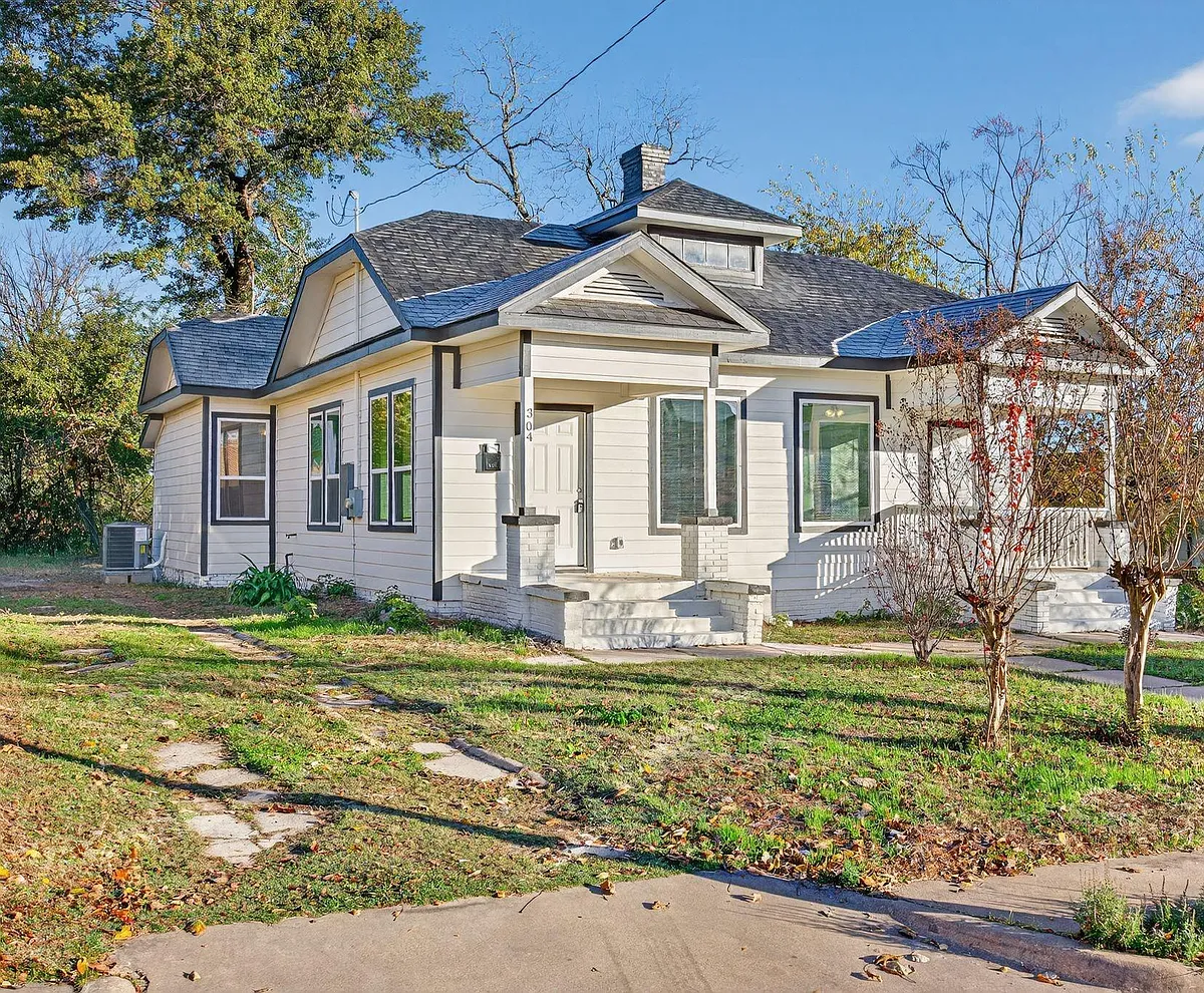 Building Photo - 304 W Vulcan St
