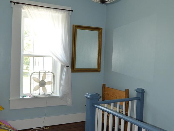 4th image of 133 E Center St