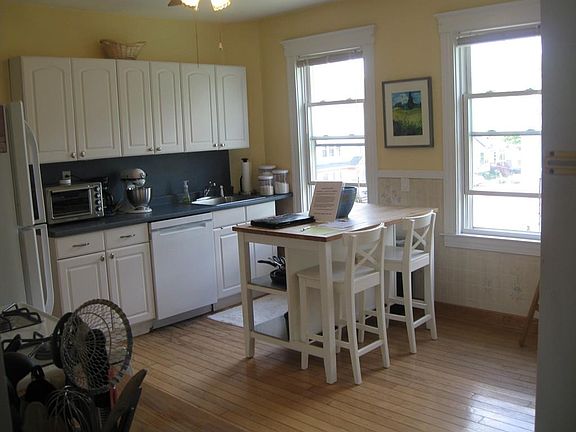 5th image of 7 Nilsen Ave