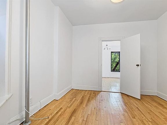 3rd image of 208 E 87th St APT 4W