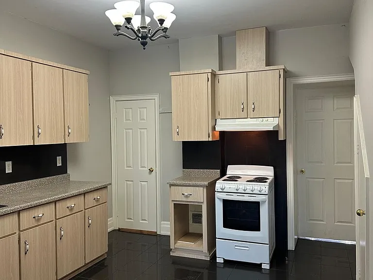 378 College St #2 — Photo 8