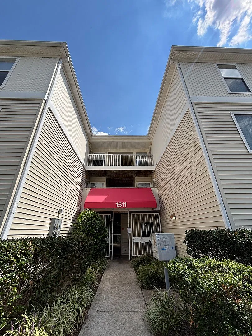 4 Bedrooms | 4 Private Bathrooms | Great NCSU Location | Community Pool | Free Parking | Wolfline... — Photo 1