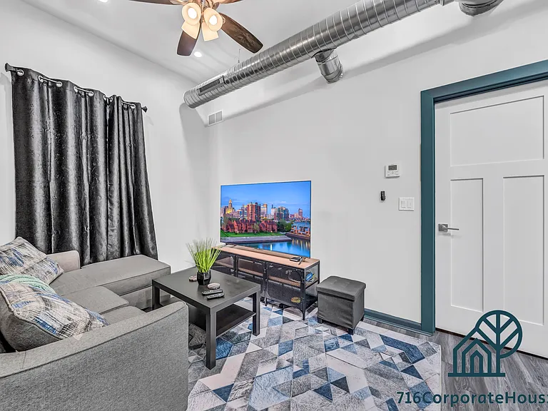 44 E Utica St #3D — Photo 11