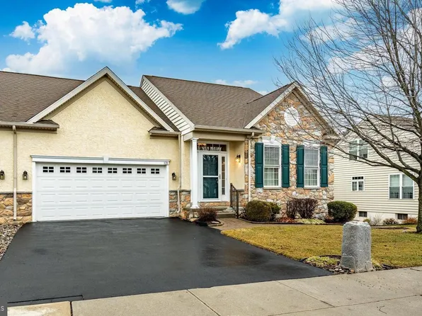 121 Augusta Dr, Honey Brook, PA 19344