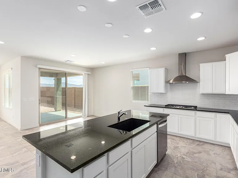 8529 S 67th Dr — Photo 17