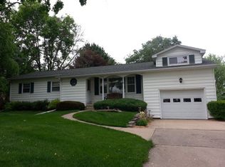 914 W Broadway St, Viroqua, WI 54665