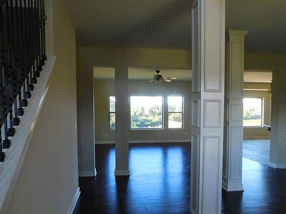 3rd image of 220 Sangria Dr