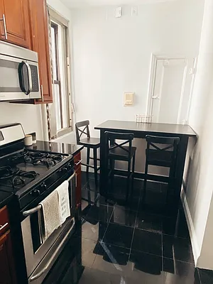 Rented by Dynamik Realty | media 10
