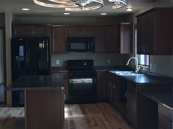 3rd image of 206 Jacquot St