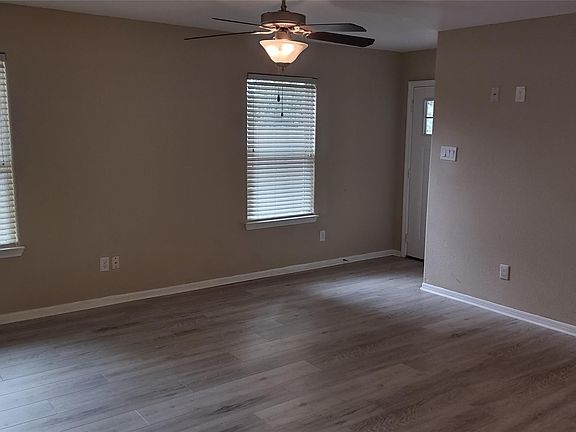 5th image of 16800 Crestmont