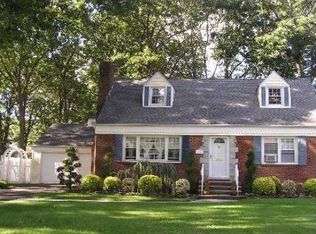 2147 Decker Ave, Merrick, NY 11566