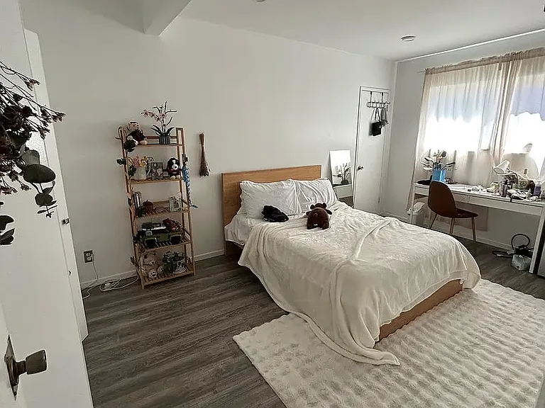 1329 S Saltair Ave #4 — Photo 13