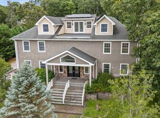 33A Newtown Rd, Hampton Bays, NY 11946