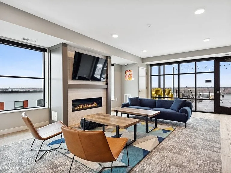 Lago Apartments — Photo 15