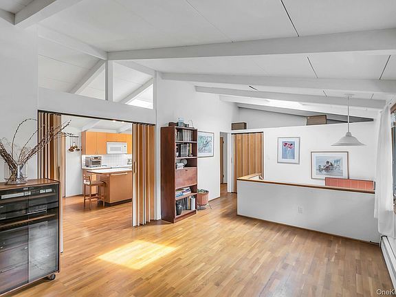 5th image of 23 Redleaf Lane