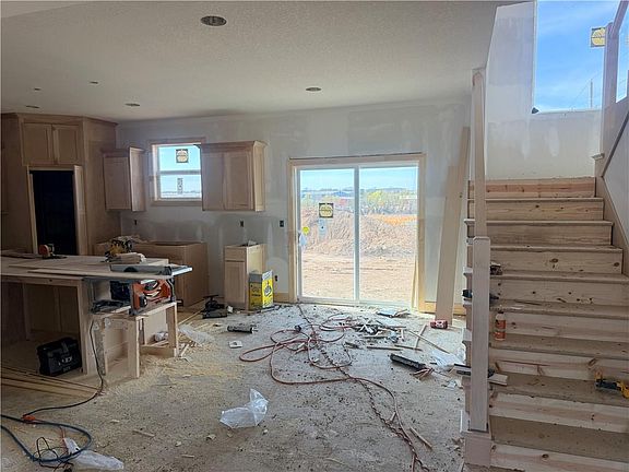 4th image of 20702 Emerald St