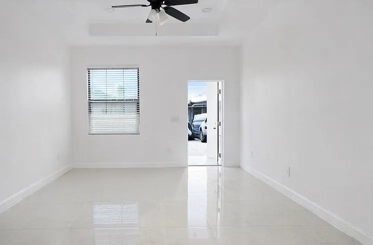 1112 Gilbert Ave S #1 — Photo 7