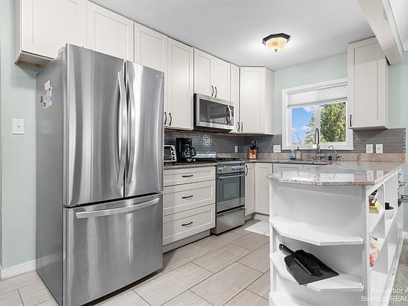 3rd image of 11101 Silver Dr