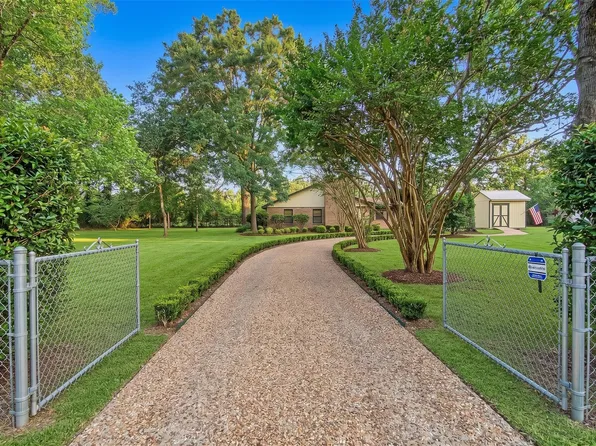 6556 Golden Oaks Dr, Conroe, TX 77385