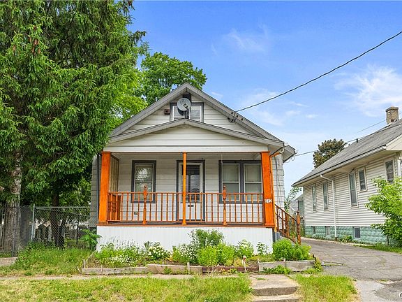 2nd image of 812 Watson Pl