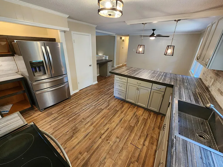 5608 Fallingbrooks Dr — Photo 2