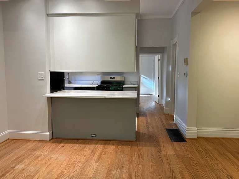 208 W Willow St #1 — Photo 35