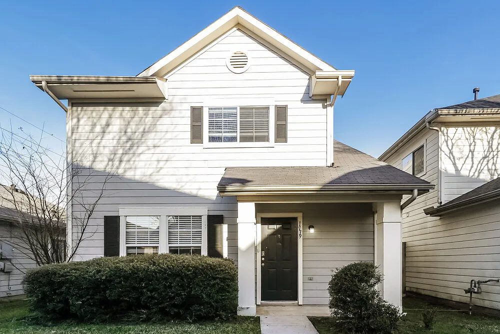 3 bed, 2.5 bath, 1340 sqft, $1,595 — Photo 1