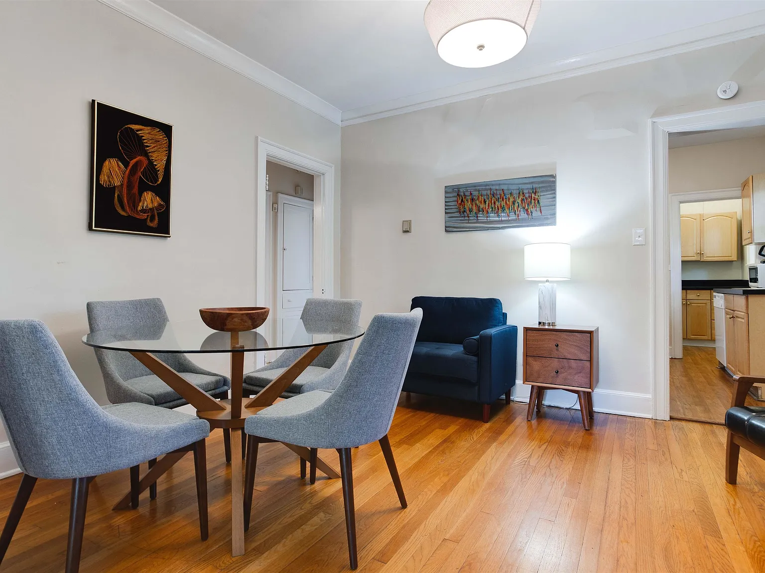 2 bed, 1.0 bath, $1,500 — Photo 2