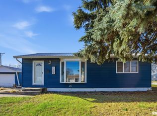 1230 N Elmwood Ave, Davenport, IA 52804