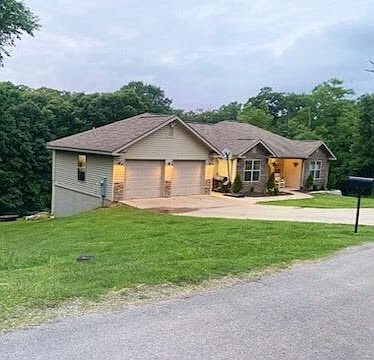 3rd image of 21 Stoneleigh Ln