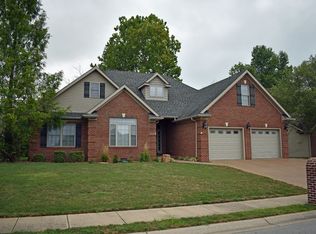 3209 Sand Castle Dr, Henderson, KY 42420