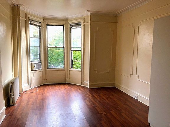 2nd image of 258 12th St APT 3