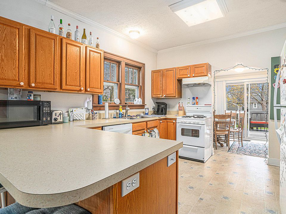 251 E 13th St, Holland, MI 49423 | Zillow