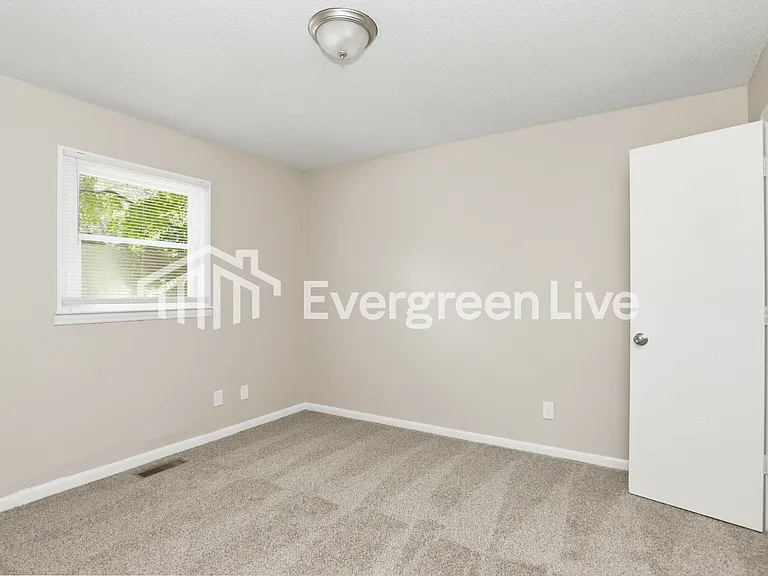 604 Parkwood Dr — Photo 6