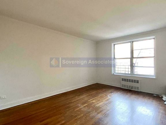 4th image of 3555 Oxford Ave APT 5B