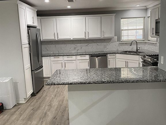 5th image of 3931 42nd St