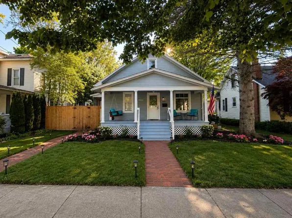 603 State St, Charlevoix, MI 49720