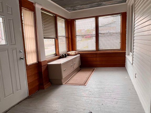 4th image of 304 Hill St
