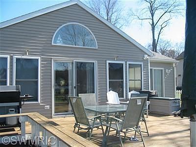2nd image of 6869 Goldenrod Dr NE
