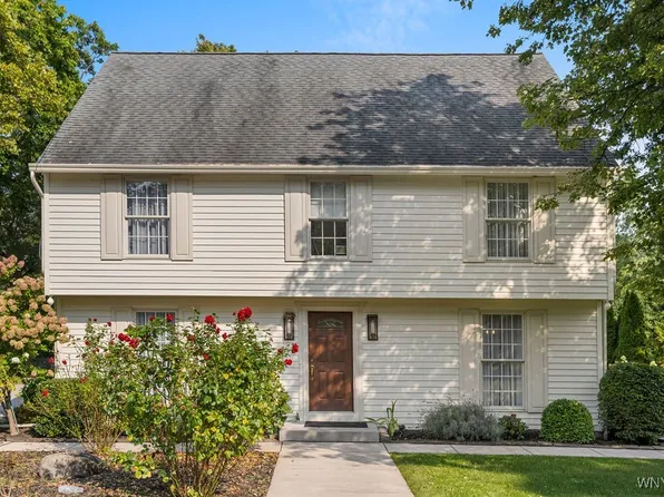 5117 Woodland Dr, Lewiston, NY 14092