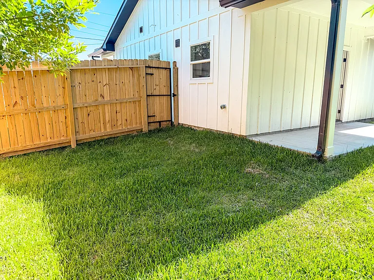 1217 Main St #B — Photo 16