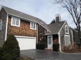 180 E Winthrop Ln, Lake Forest, IL 60045