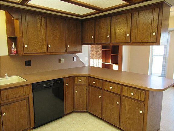 3rd image of 4211 Koerner Dr NE