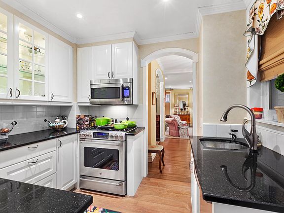 3rd image of 115 E 90th St #1A